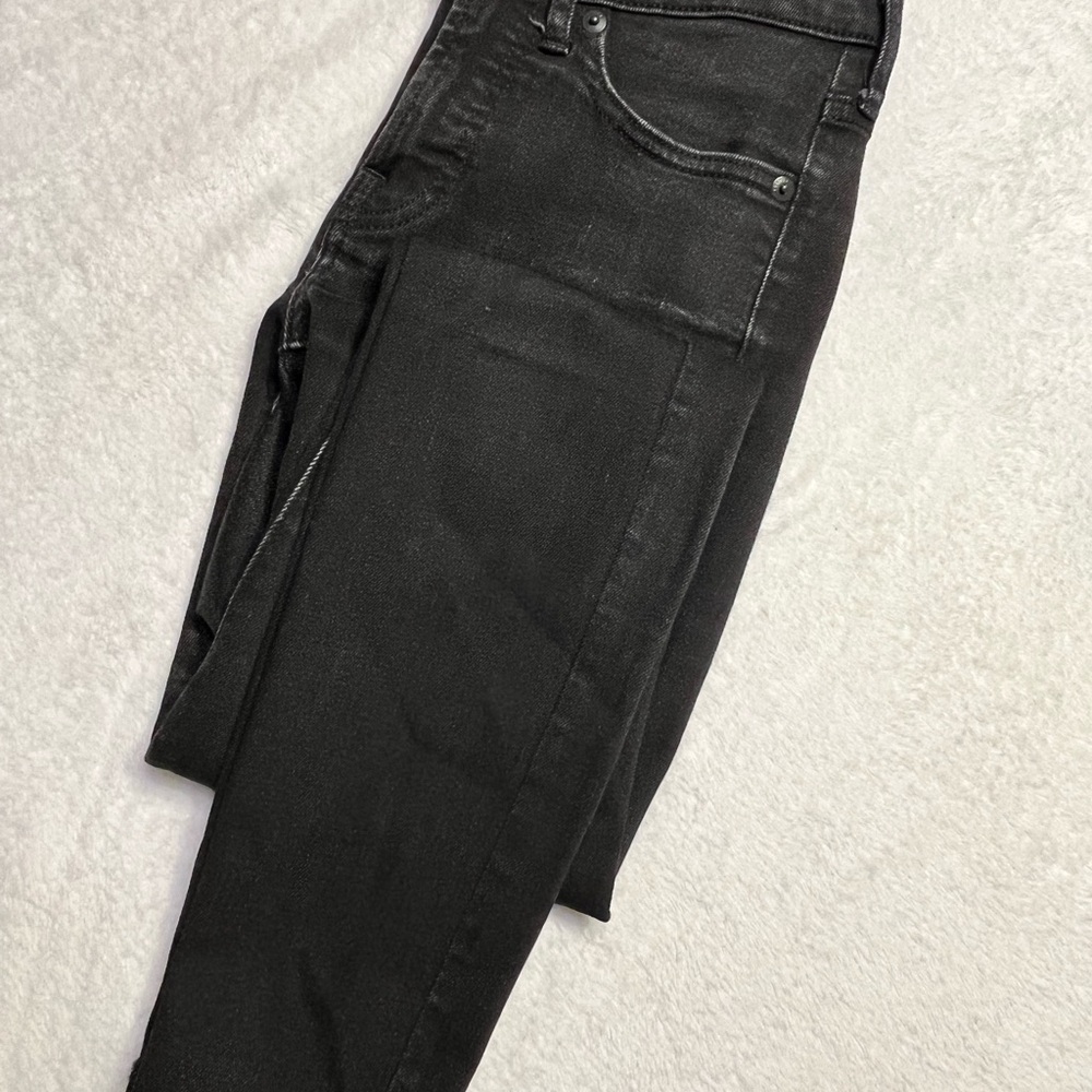 Everlane Women’s Skinny Jeans — Black